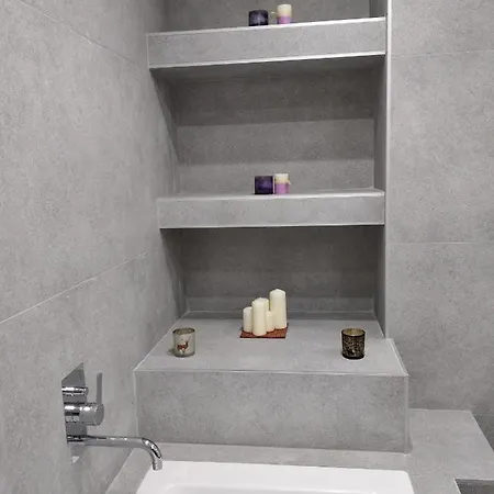 Navarino Jacuzzi Studio * Thessaloniki
